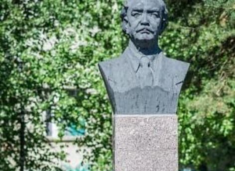 Нельзя просто так взять и вычеркнуть две тысячи строителей-болгар из истории Сургута