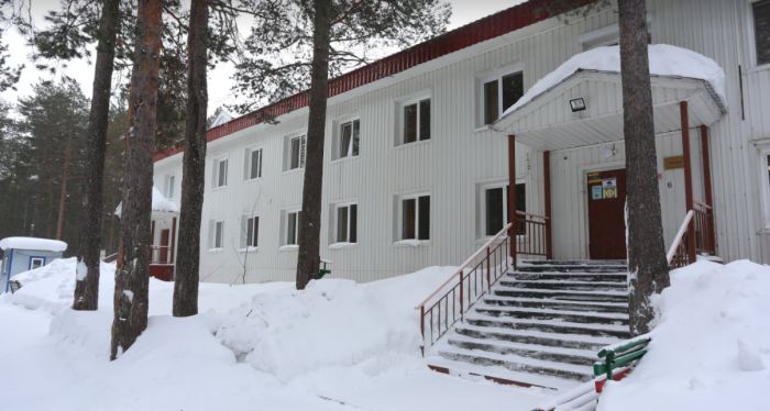 ​Югра приняла самолет с эвакуированными из Донбасса детьми и взрослыми