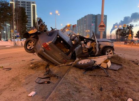 В Сургуте BMW разорвало на части – погиб водитель