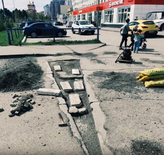 Инициативные сургутяне самостоятельно залатали огромную яму