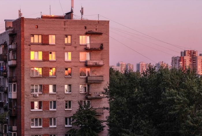 Двое детей выпали из окон в ХМАО: у них множественные переломы и ушибы