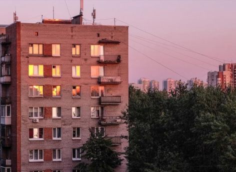 Двое детей выпали из окон в ХМАО: у них множественные переломы и ушибы