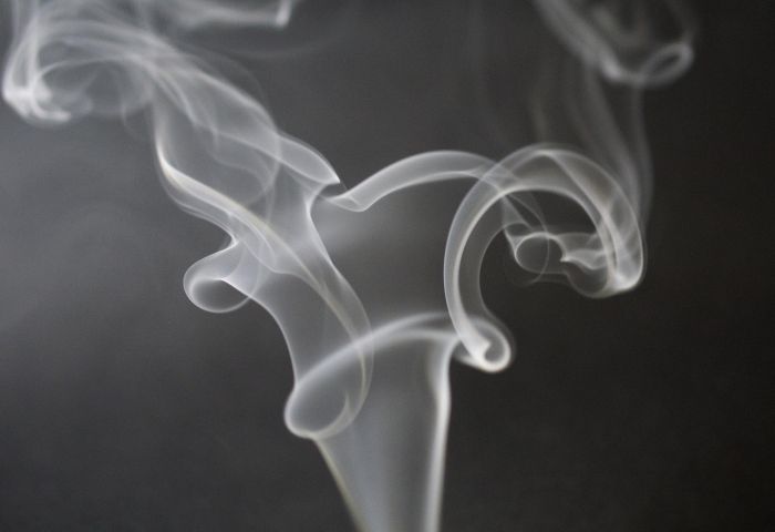 Заядлые курильщики в Югре чаще всего встречаются среди курьеров