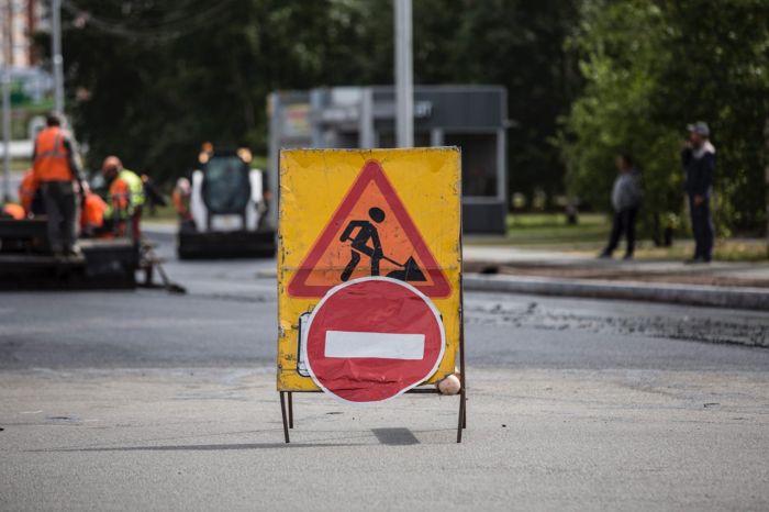 В Сургуте сорвался контракт на строительство тротуара около Ауры
