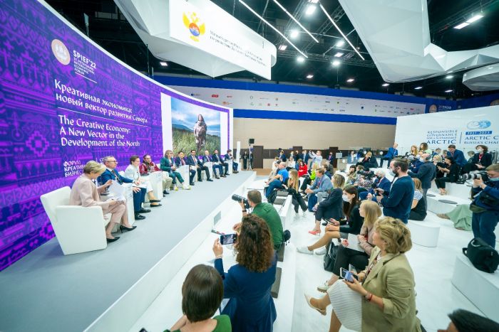 ​Наталья Комарова презентовала югорские креативные индустрии на ПМЭФ