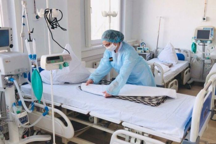 Больше всех работают сверхурочно в Югре медсестры и учителя 