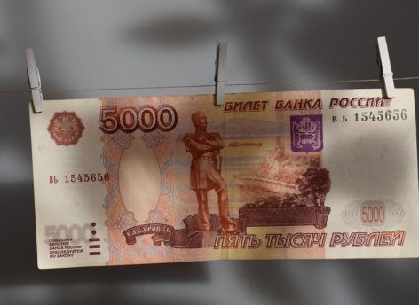 Югорчанку оштрафовали за дискредитацию армии по жалобе клиентов