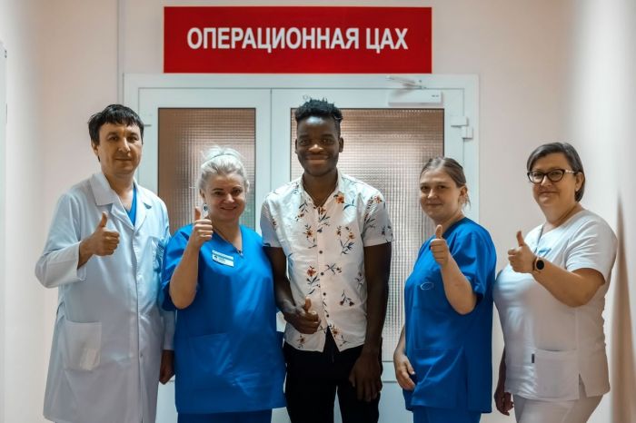Доктора из Ханты-Мансийска помогли жителю Замбии вылечить грыжу
