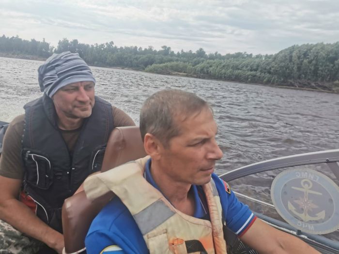 ​В Югре рыбаки застряли посреди водоема