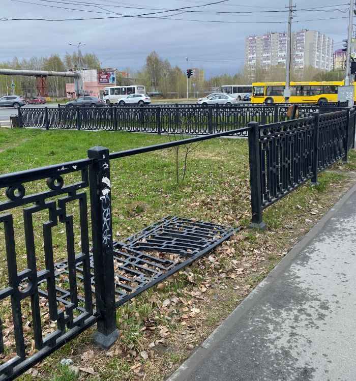 ​Нужно провести ревизию всех заборчиков и оградок Сургута и снести все, что не попадает под нормы благоустройства