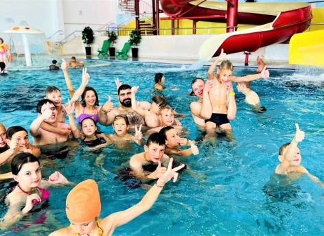 Детей из Макеевки привезли в аквапарк Ханты-Мансийска