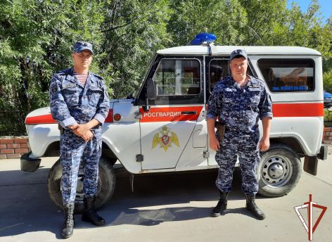 Росгвардейцы в Югре разнимали двух дерущихся бомжей