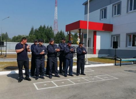 ​Для югорских пожарных построили депо со спортивным залом