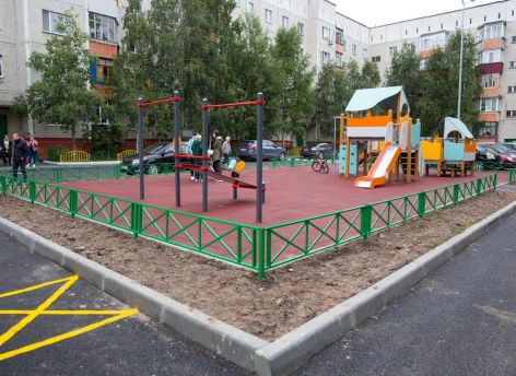 В Сургуте прошла приемка новой детской площадки на проспекте Мира