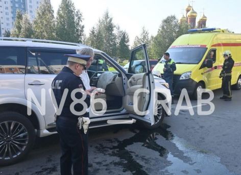 Прибивший фанеру к остановке депутат попал в ДТП в Нижневартовске