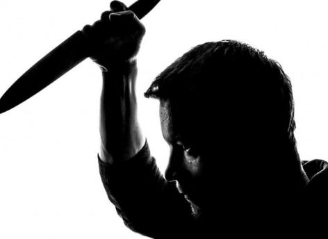 Югорчанин выжил после пяти ударов ножом в грудь