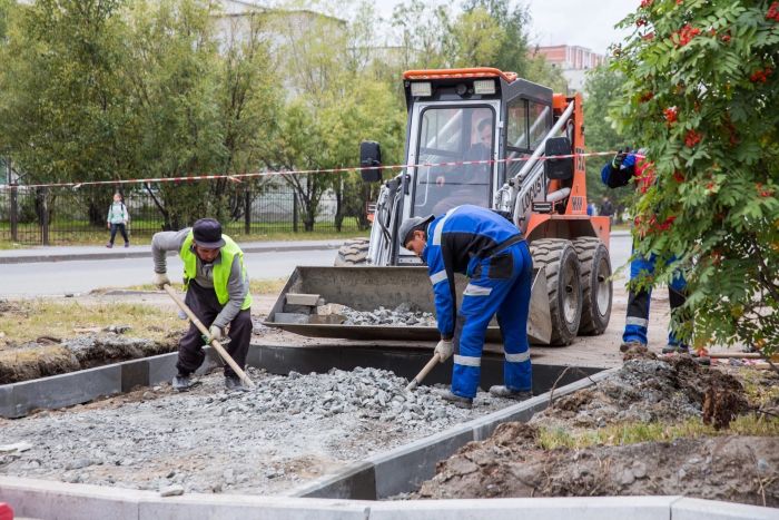 ​Авгиевы дороги. В Сургуте начали наводить порядок на некогда бесхозяйных межквартальных проездах
