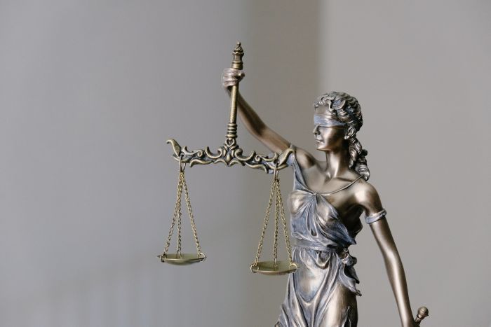 ​В Югре директор фирмы более года не выплачивал зарплату сотрудникам