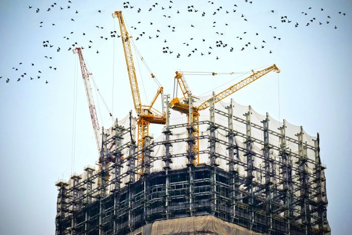 Спрос на жилье в российских регионах упал на 50%