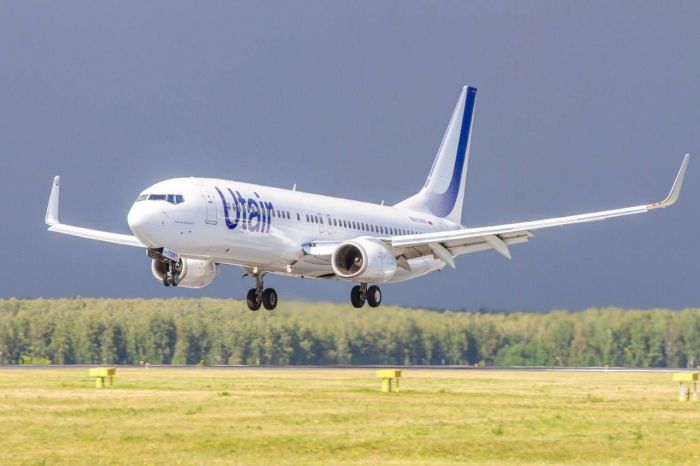 Самолет, вылетевший рейсом «Сургут – Омск», вернулся в аэропорт из-за проблем с системой наддува