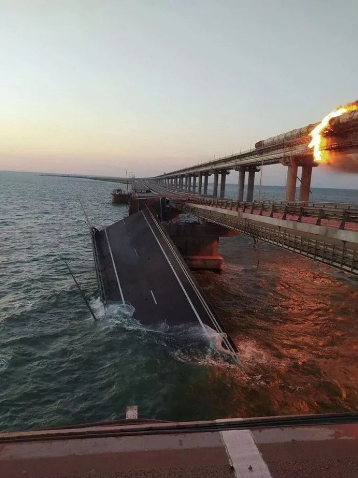 По факту взрыва на Крымском мосту возбуждено уголовное дело