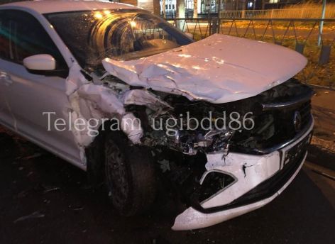 В Нижневартовске водитель Toyota не пропустила Volkswagen - пострадал один человек