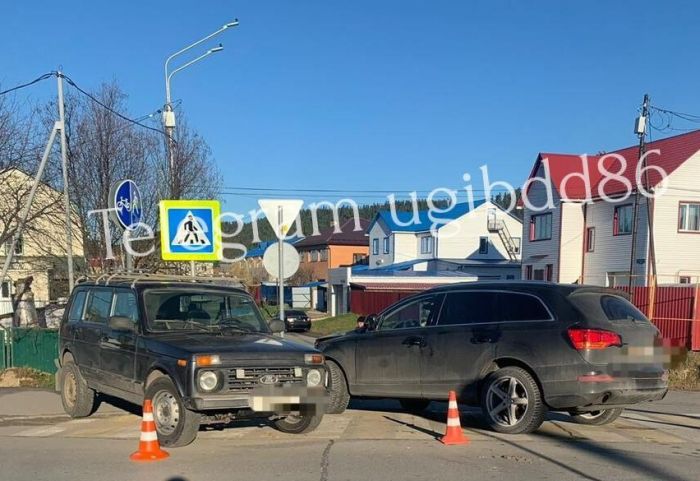 ​В Ханты-Мансийске столкнулись «Нива» и Audi Q7 - пострадал человек