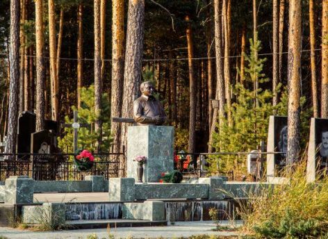 В Сургуте обновили Аллею памяти на Чернореченском кладбище