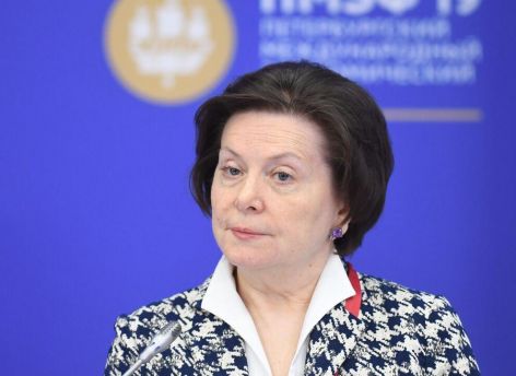 Наталья Комарова наградила работников арбитражного суда