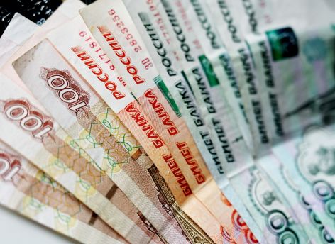 Около трети жителей Югры тратит почти всю свою зарплату в первую неделю