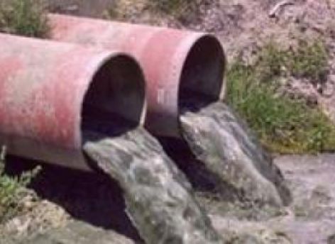 В Югре коммунальщики сливали сточные воды в реку