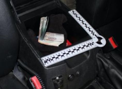 «Бесправный» водитель из Белоярского попался на взятке в 50 тысяч рублей