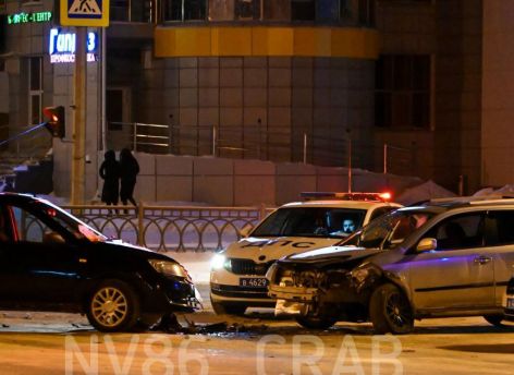 В Нижневартовске столкнулись две легковушки, есть пострадавшие