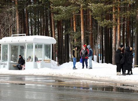 Жители поселка Дорожный продолжают жаловаться из-за отсутствия автобусов и детских садов