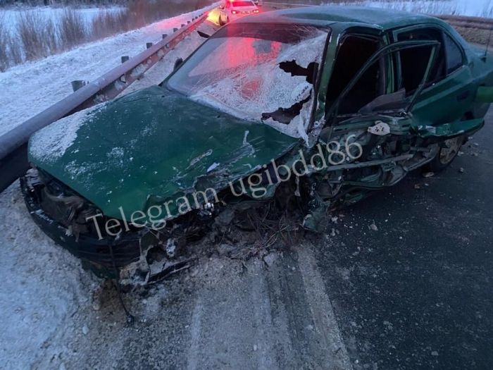 ​Водитель Hyundai попал в больницу после ДТП на встречке в Урае
