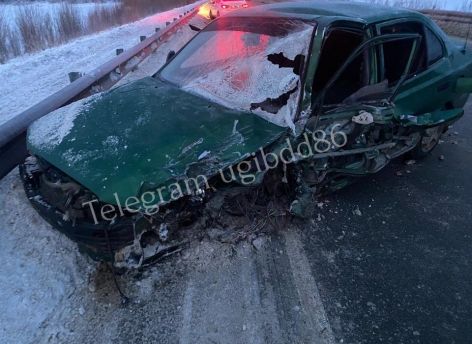 Водитель Hyundai попал в больницу после ДТП на встречке в Урае