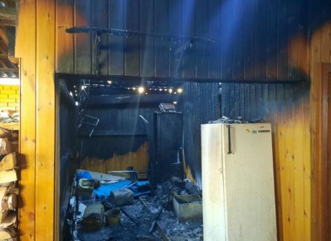 Югорский полицейский помог жительнице Североуральска выбраться из горящего дома