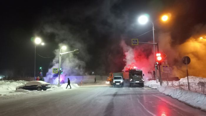В Мегионе из-за аварии на теплотрассе в домах пропало отопление