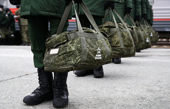 В Госдуме призвали отправлять «всю молодежь» на полгода на военные сборы