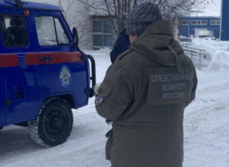 На месторождении в ХМАО рабочего завалило грунтом