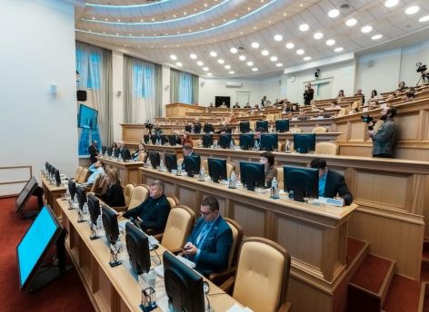 Депутаты всех фракций думы Югры задали вопросы Наталье Комаровой