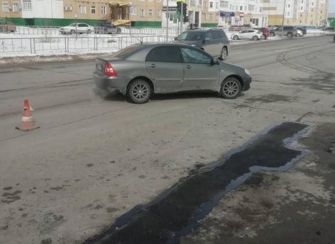 В Нижневартовске латают образовавшиеся за зиму выбоины
