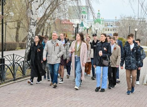 ​Губернатор Александр Моор провел для школьников экскурсию по Тюмени