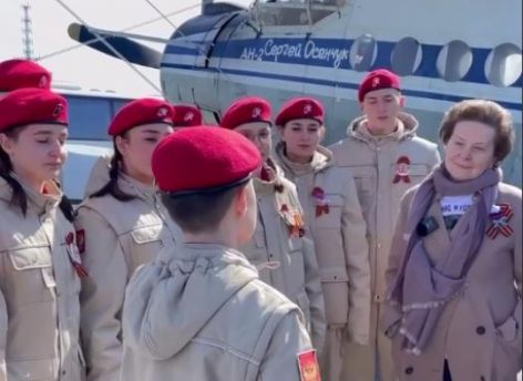 ​Наталья Комарова облетела Нижневартовск на самолете «АН-2»