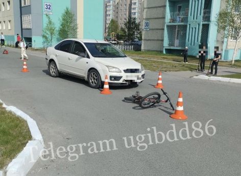 В Когалыме под колеса машины угодил 12-летний велосипедист