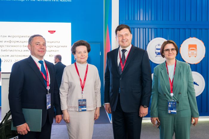 ​Делегация Югры во главе с Натальей Комаровой работает на ПМЭФ-2023
