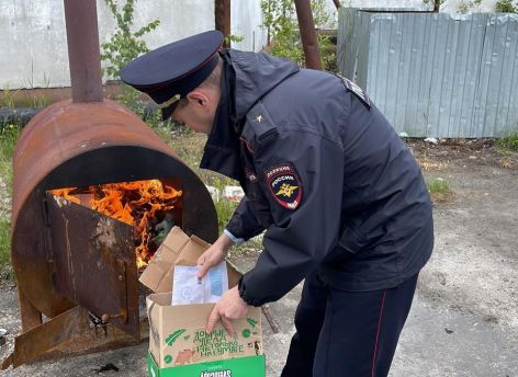 Югорские силовики уничтожили шесть килограммов различных наркотиков