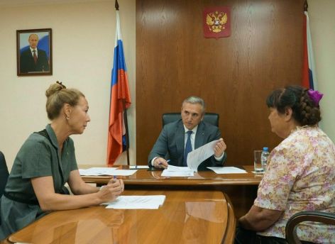 Александр Моор провел личный прием жителей Тюменской области