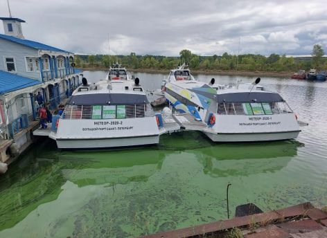В Югру доставили два современных скоростных теплохода «Метеор»