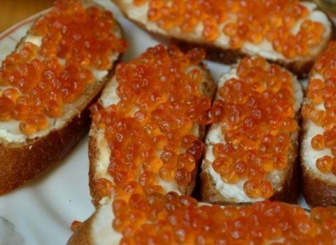 Югорчанка осталась без денег и красной икры